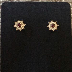 Flower shaped rhinestone earrings